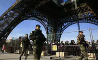 Смотрим: Беженцы противостоят французской полициий