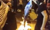 אנשי קלינטון מגנים שריפת דגל ישראל