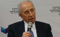 What epitaph will be engraved on Peres' tombstone?
