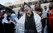 Women of the Wall to offer women tefillin on city streets