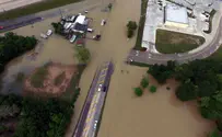 Floods wreck Peruvian neighborhoods 
