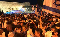 Tens of thousands celebrate Jerusalem Day at Western Wall