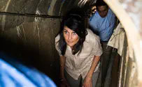 Смотрим: Никки Хейли прогулялась по туннелям террористов