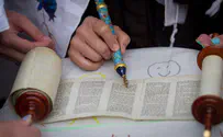 How Women of the Wall sneak in Torah scrolls for Reform prayers