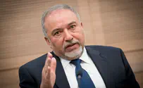 1,000 youths to Liberman: Stop being afraid