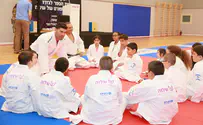 Olympic medalist teaches children with disabilities
