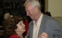 Elderly couple meets at Kiev's new Jewish community center