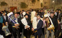 For the first time: Second Hakafot at the Western Wall