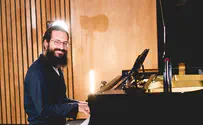 Special piano rendition of 'Shalom Aleichem' 