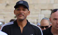 Watch: Who's that at the Western Wall?
