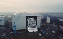 צפו: ספינת ענק יוצאת לראשונה אל המים