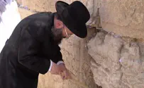 Watch: Notes removed from Western Wall
