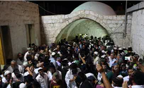 About 1,000 worship at Joseph's Tomb