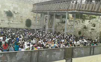 Thousands of worshippers crowd out 'Women of the Wall' activists