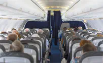 Пассажир попытался открыть дверь самолета 