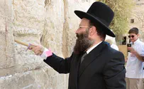 Watch: Notes cleared out from Western Wall