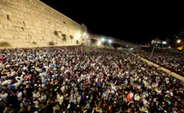 Thousands attend selichot at Western Wall