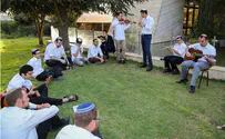Watch: Tu B'Shvat singing at Yeshivat Har Etzion
