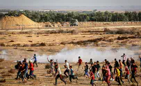 עשרת אלפים פלסטינים מתפרעים ליד הגדר