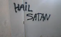 Сатанинские граффити и сожженные молитвенники
