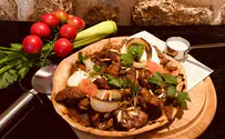 מסאחן- פיצה בשרית עם פרגיות וסומאק