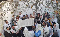 Megillah reading at Joshua's Tomb inside PA village