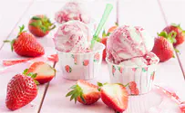 גלידת תותים ביתית