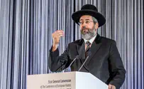 Chief Rabbi: One rule for protests and prayers