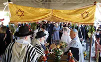 חתונה יהודית על חורבות בית כנסת עתיק
