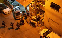 צפו: החיילים פושטים על משחטת הרכב