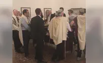 Смотрим: Гринблатт молится в синагоге Бахрейна