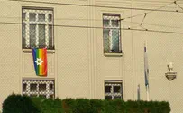 דגל להט"ב על שגרירות - בשם השיוויון 