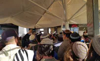 Hundreds of Jews wait to ascend Temple Mount on Tisha B'Av