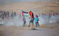 4,500 Arabs take part in weekly riots on Gaza border
