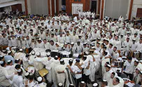 Watch: Yeshiva students dance with emotion after Yom Kippur