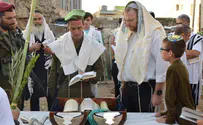 תפילה מרגשת בבית הכנסת העתיק