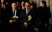 Pompeo lays flowers at German synagogue after far-right shooting