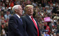 Trump gives Pence a vote of confidence