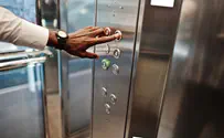 הרב שלמה עמאר: אסור לגעת במעלית שבת