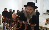 נרות חנוכה בבית הכנסת של המהרש"א