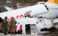 Видео момента катастрофы самолета в аэропорту Стамбула