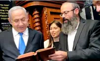 Смотрим: Нетаньяху молится у Гробницы Патриархов
