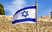 Женщина с флагом Израиля на Храмовой горе. Возмущение в ПА