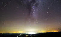 Метеор в ночном небе. Видео