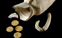 נחשף כד קטן ובו 4 מטבעות בני אלף שנה