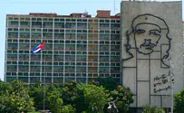 Смотрим: Сотни испанских коммунистов на марше в поддержку Кубы