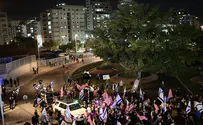 Протестующие снесли КПП, а Нетаньяху отправили под охрану