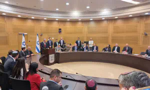 Shouting match in Likud meeting