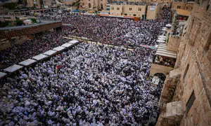 Tens of thousands at Priestly Blessing ceremony at Western Wall
