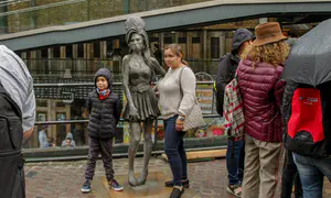 Statue of Jewish singer Amy Winehouse defaced